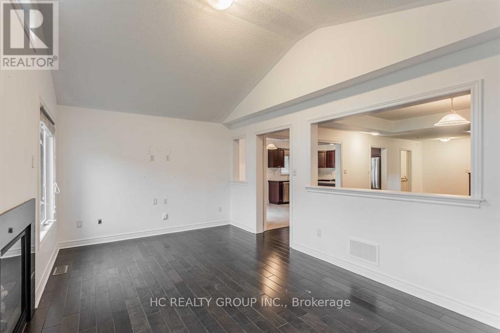 20 Tigertail Crescent, Bradford West Gwillimbury (Bradford), Ontario  L3Z 0M2 - Photo 7 - N12486962