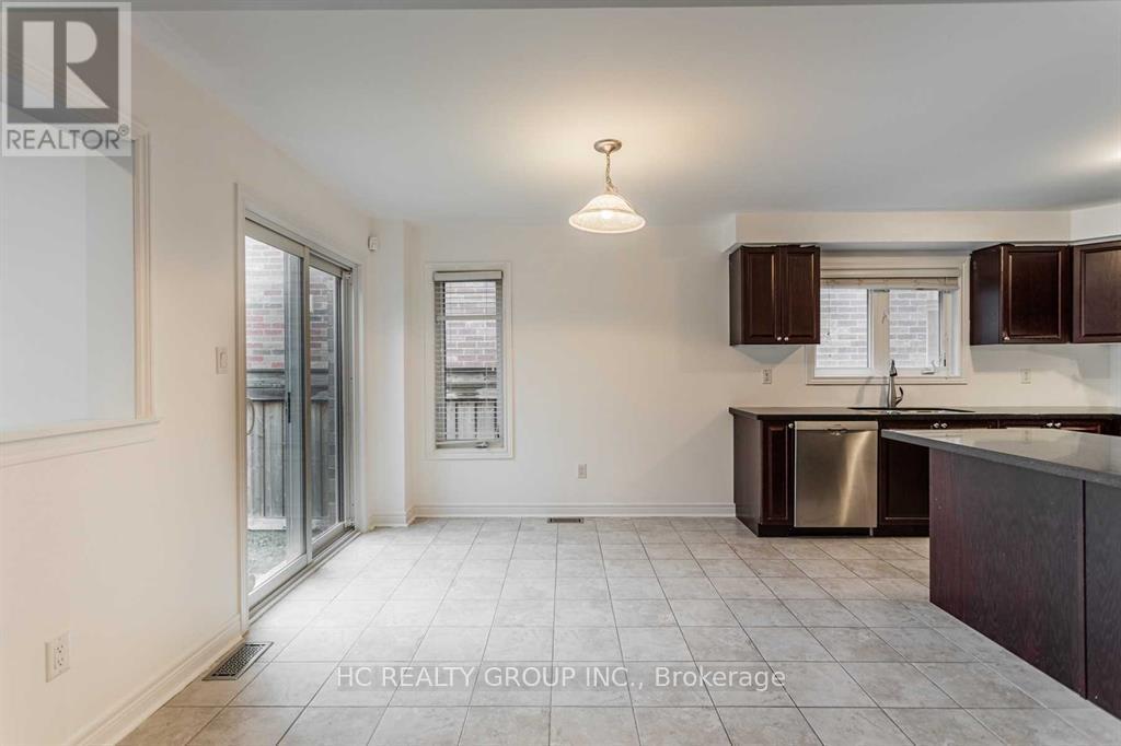 20 Tigertail Crescent, Bradford West Gwillimbury (Bradford), Ontario  L3Z 0M2 - Photo 8 - N12486962