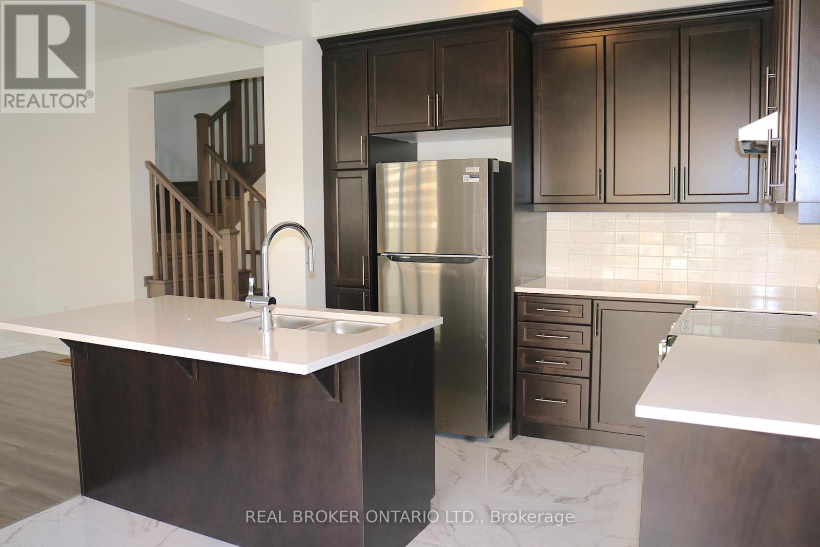 6 Vinewood Crescent, Barrie, Ontario  L9J 0B7 - Photo 8 - S12486947