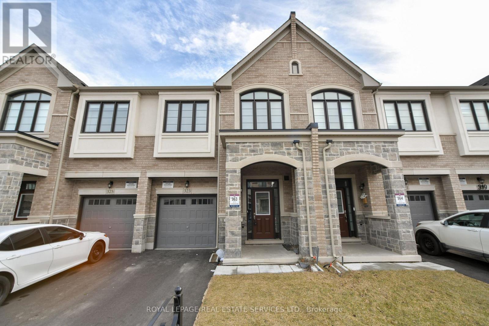 323 Thimbleweed Court, Milton, Ontario  L9E 1T2 - Photo 2 - W12486844