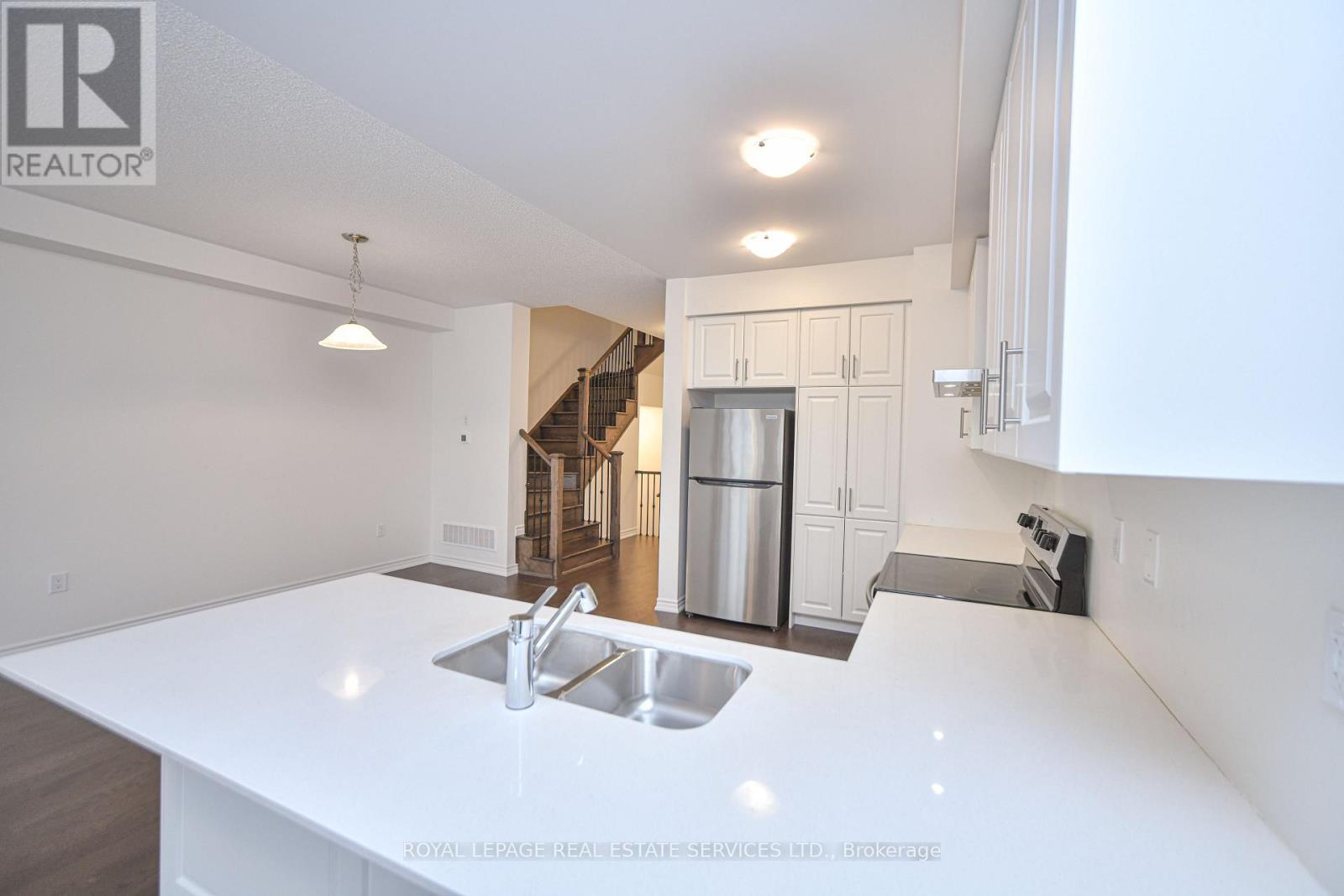 323 Thimbleweed Court, Milton, Ontario  L9E 1T2 - Photo 16 - W12486844