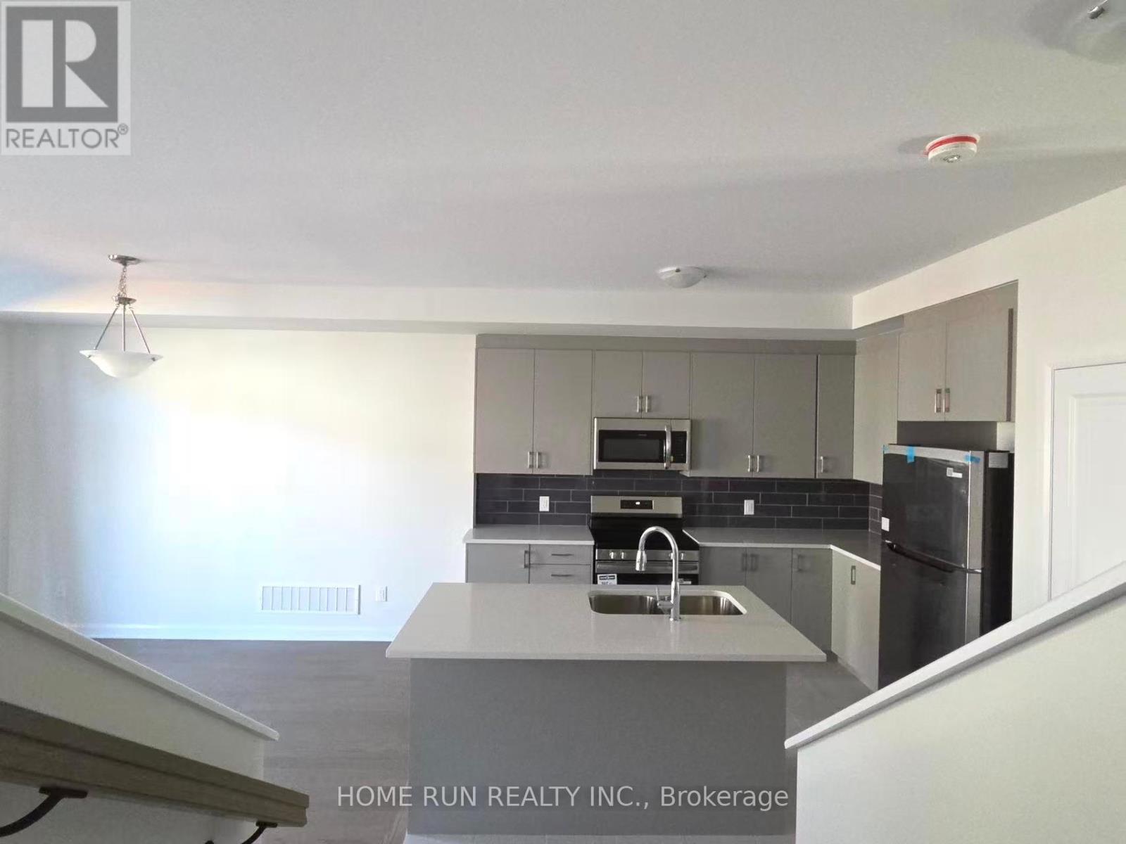 948 Eileen Vollick Crescent, Ottawa, Ontario  K2W 0M7 - Photo 4 - X12477472