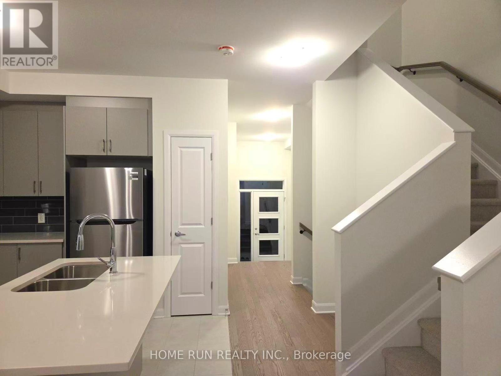 948 Eileen Vollick Crescent, Ottawa, Ontario  K2W 0M7 - Photo 3 - X12477472