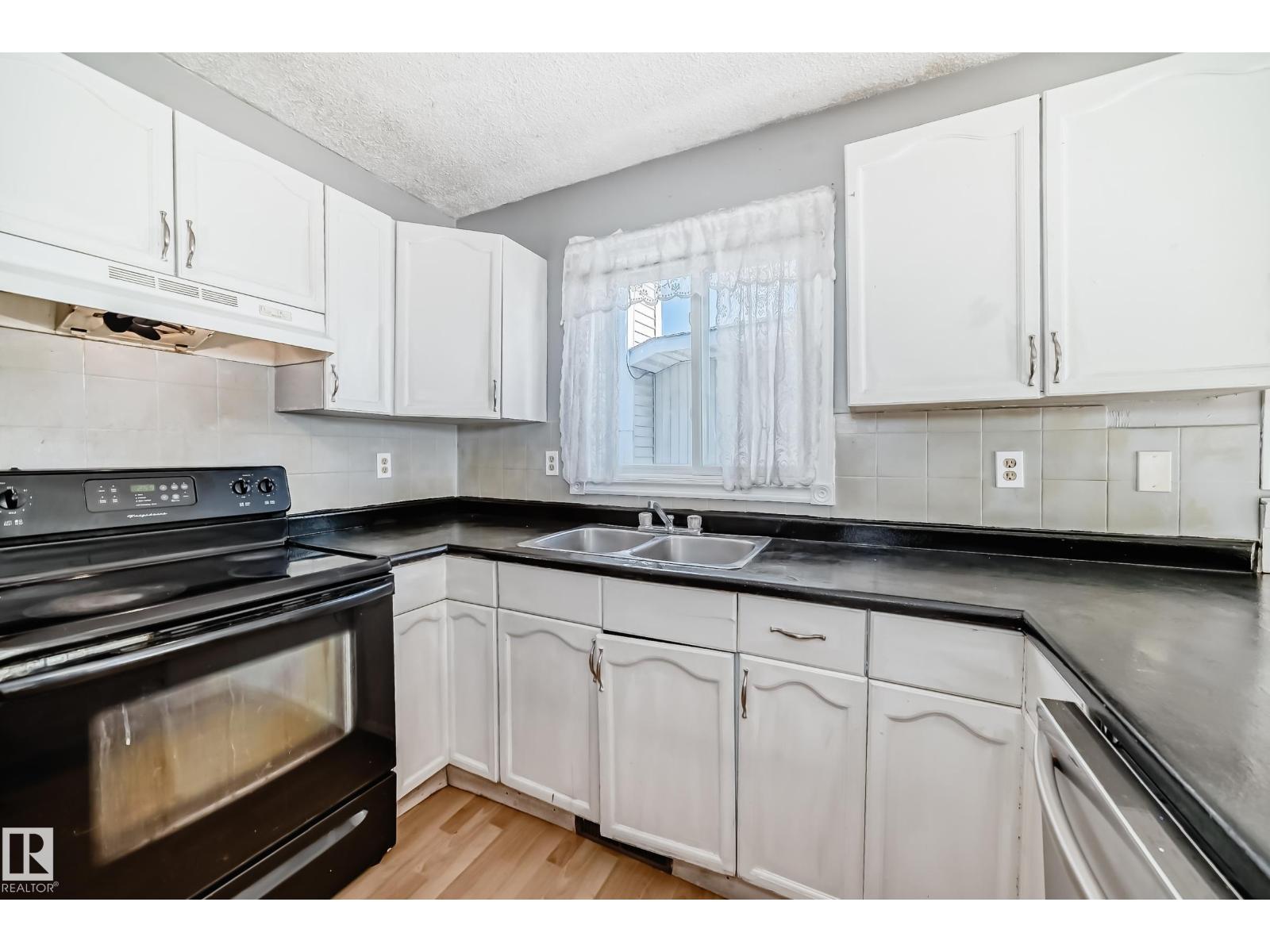 325 Warwick Rd Nw, Edmonton, Alberta  T5X 4R1 - Photo 8 - E4463856