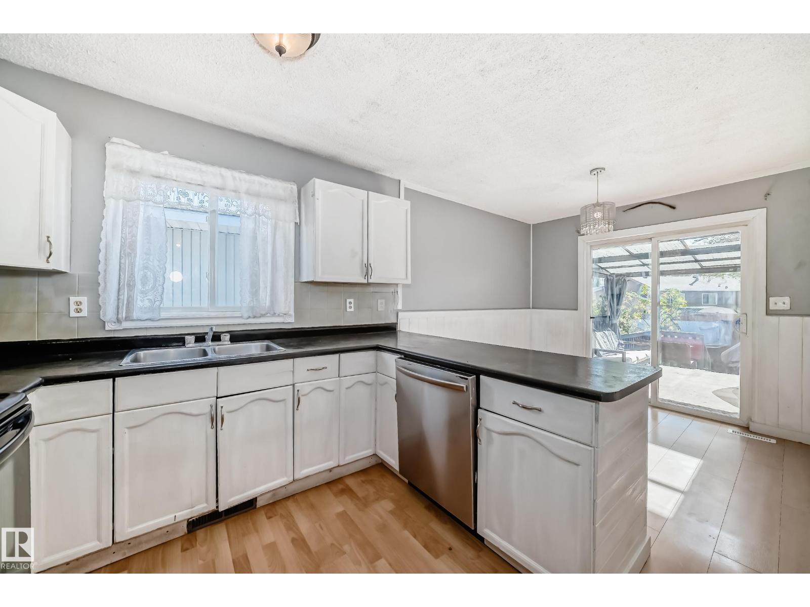 325 Warwick Rd Nw, Edmonton, Alberta  T5X 4R1 - Photo 9 - E4463856