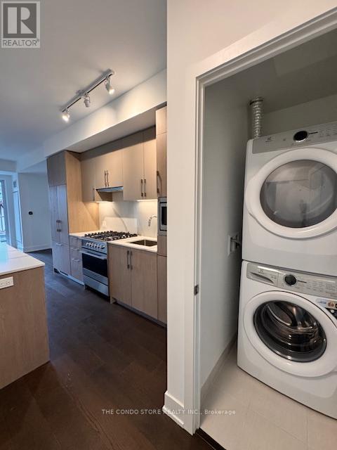 401 - 8 Manor Road W, Toronto, Ontario  M4S 0E6 - Photo 4 - C12486969