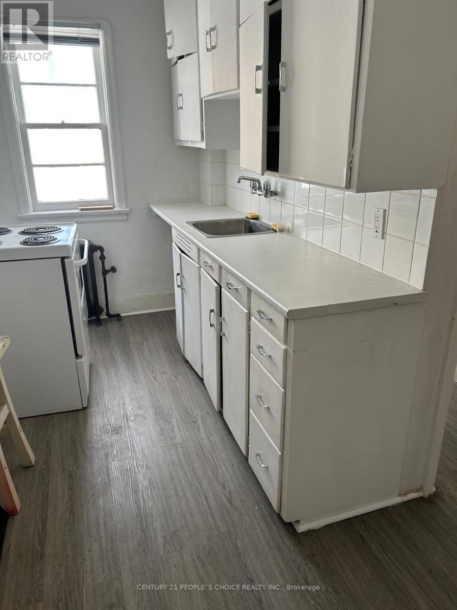 78 Simcoe Street N, Oshawa, Ontario  L1G 4S2 - Photo 3 - E12413552