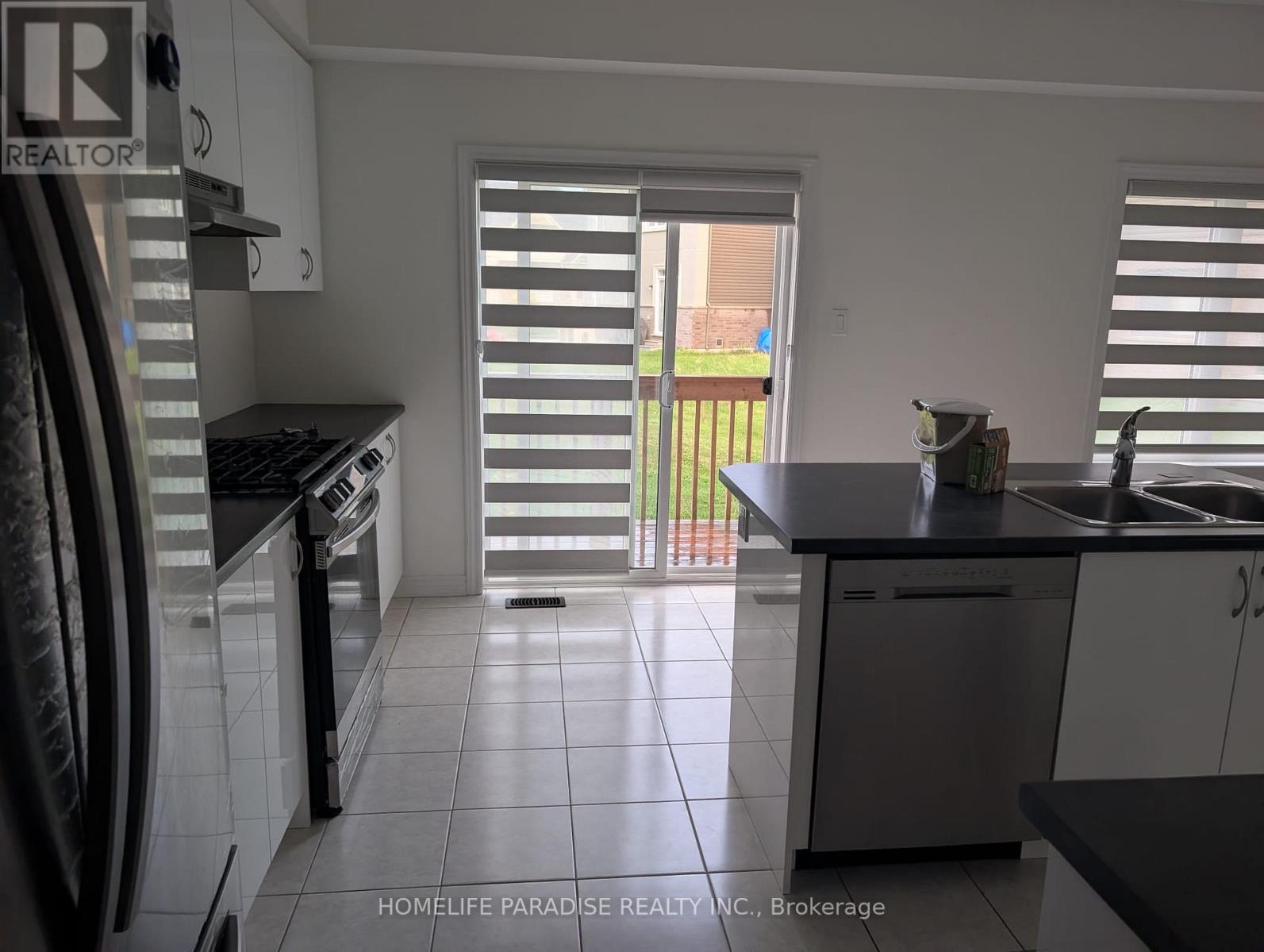 12 Poole Street, Brant, Ontario  N3T 5L8 - Photo 4 - X12486966