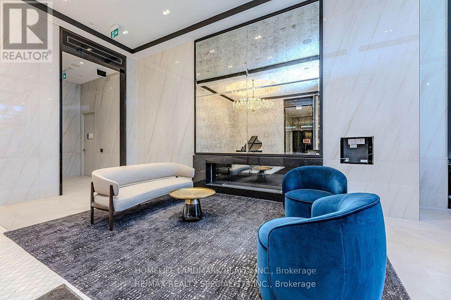 709 - 8 Wellesley Street Sw, Toronto, Ontario  M4Y 0J5 - Photo 2 - C12486972