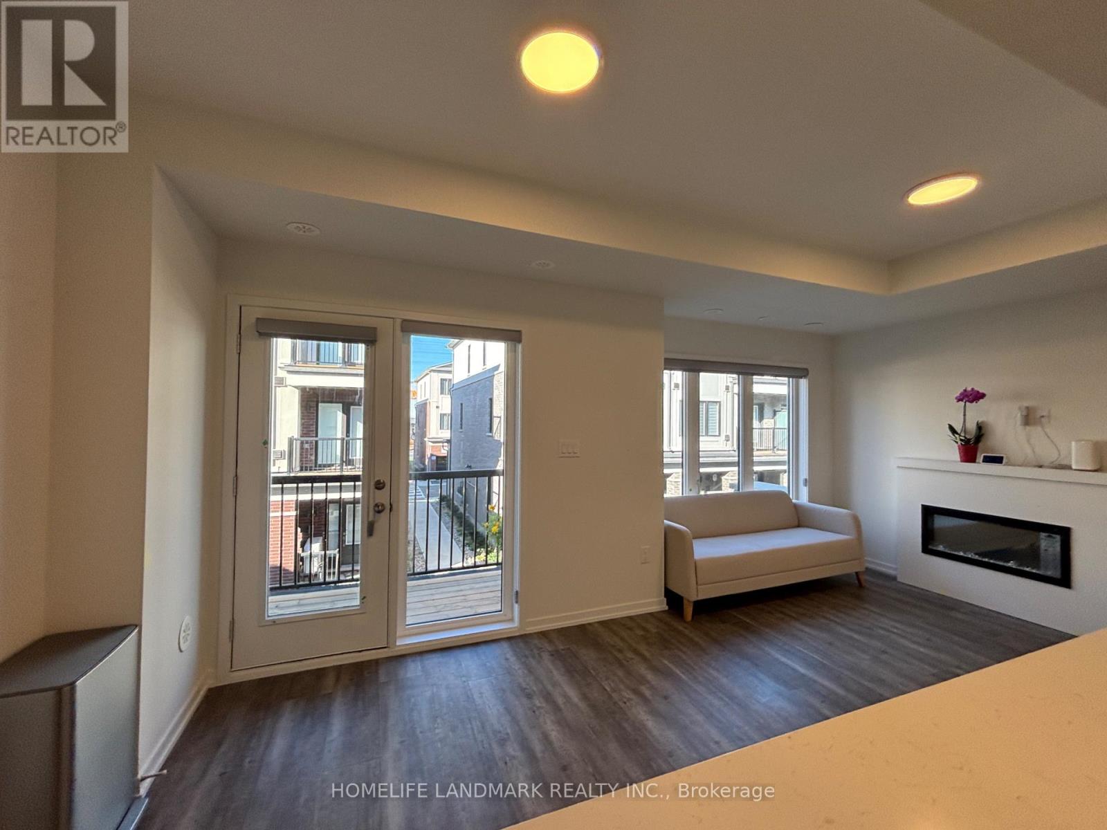 182 Matawin Lane, Richmond Hill, Ontario  L4B 3X9 - Photo 2 - N12486979