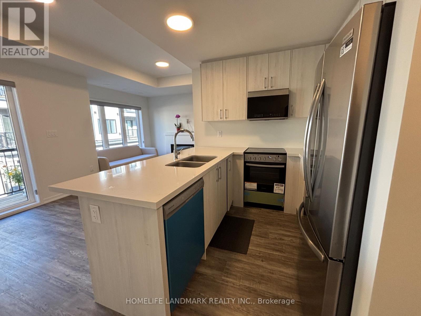 182 Matawin Lane, Richmond Hill, Ontario  L4B 3X9 - Photo 5 - N12486979