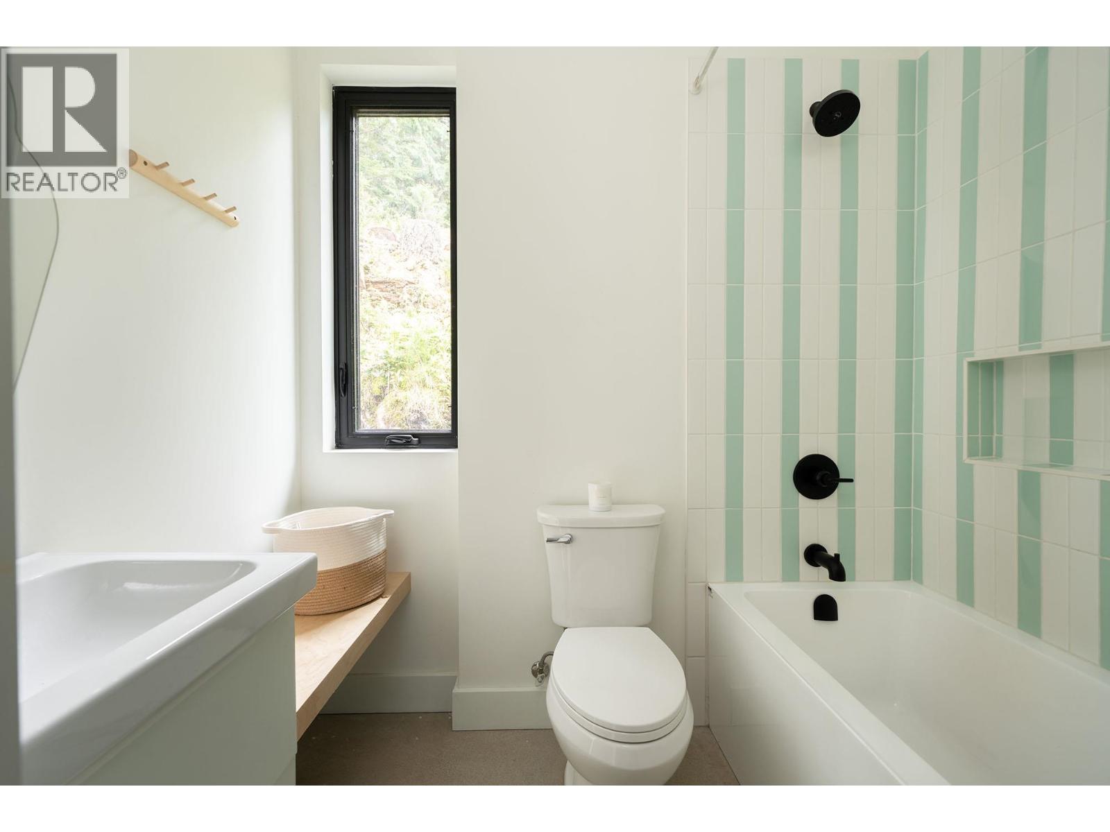 1290 Cowan Point Drive, Bowen Island, British Columbia  V0N 1G2 - Photo 29 - R3020217