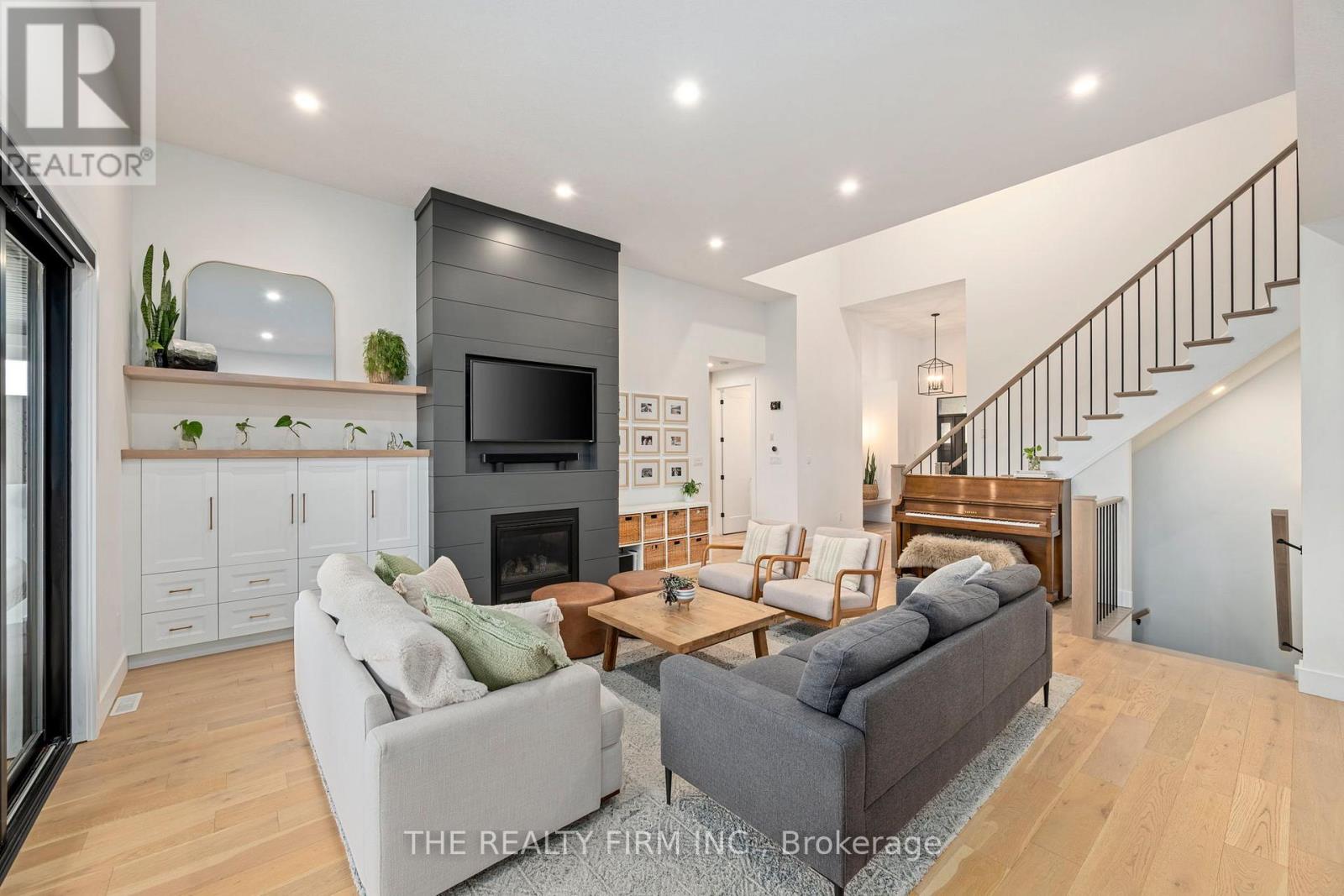 2568 Lucas Avenue, Strathroy-Caradoc (Mount Brydges), Ontario  N0L 1W0 - Photo 10 - X12486989