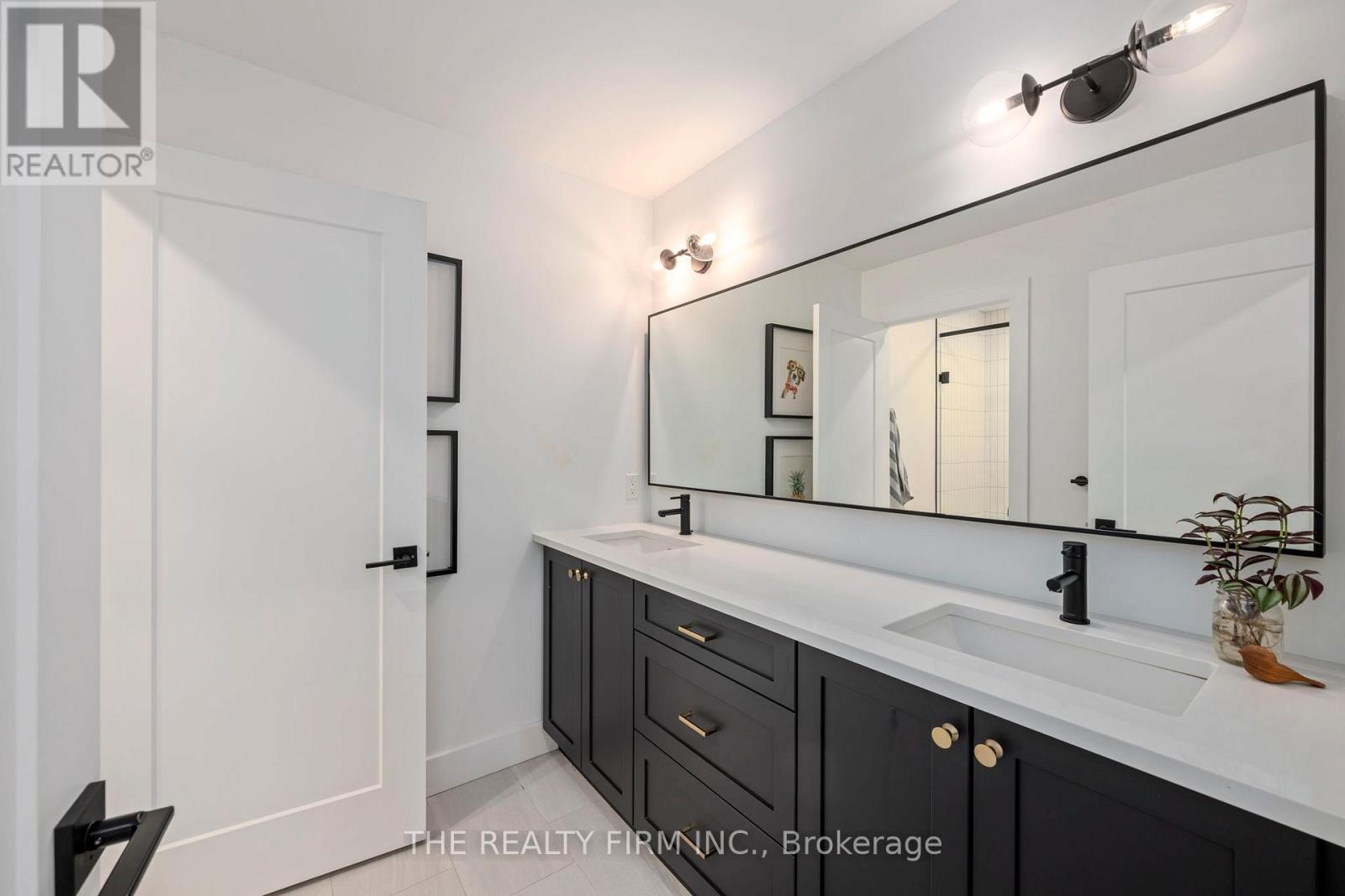 2568 Lucas Avenue, Strathroy-Caradoc (Mount Brydges), Ontario  N0L 1W0 - Photo 30 - X12486989