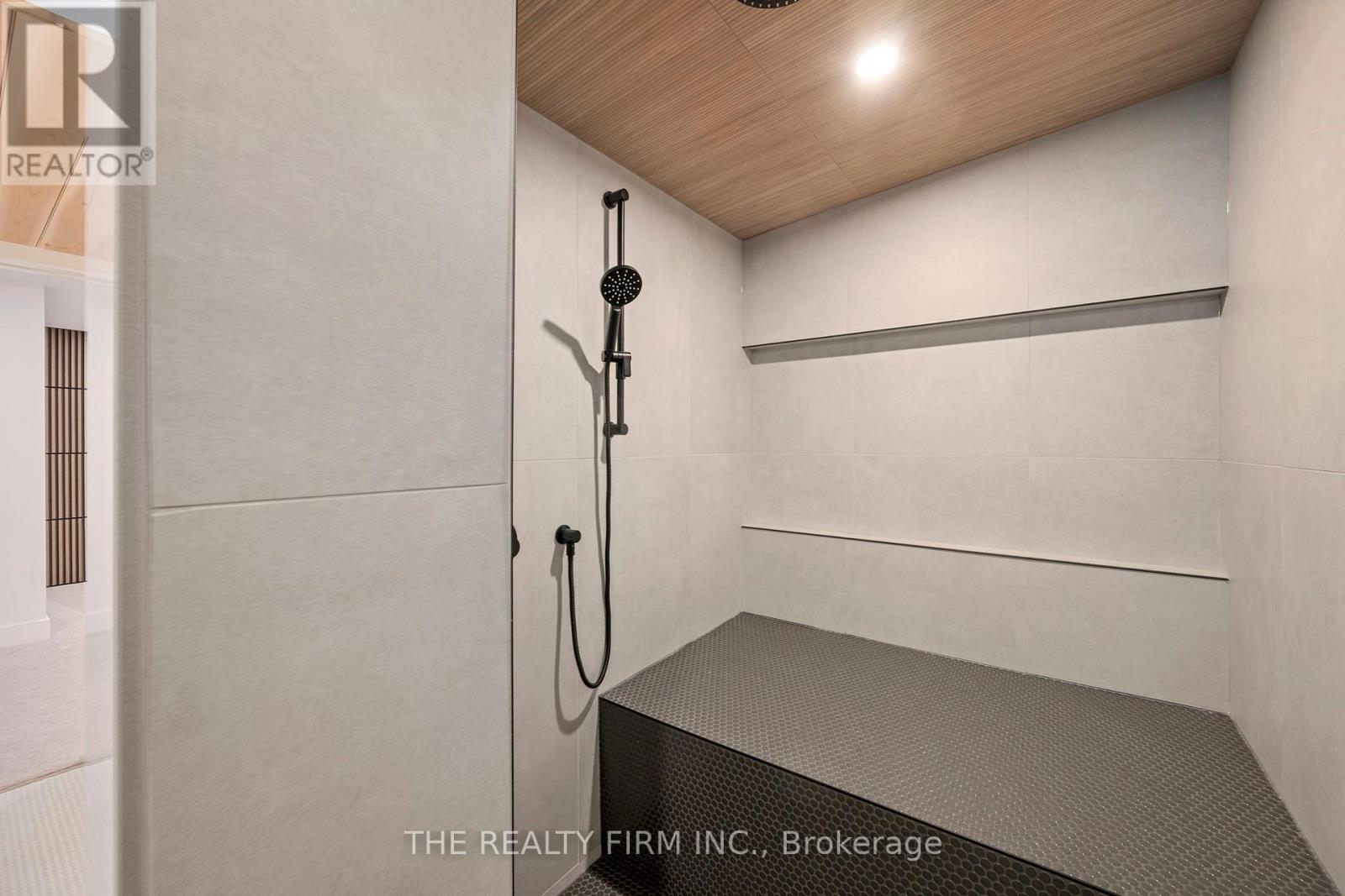 2568 Lucas Avenue, Strathroy-Caradoc (Mount Brydges), Ontario  N0L 1W0 - Photo 40 - X12486989