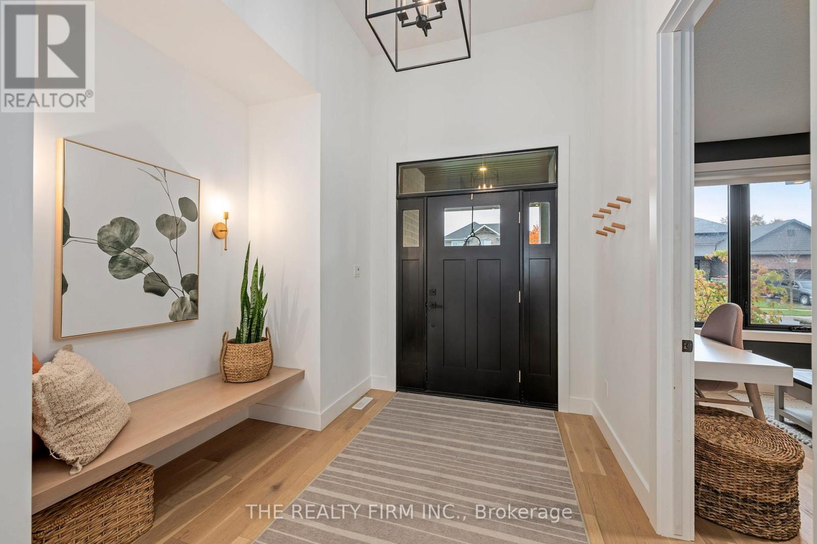 2568 Lucas Avenue, Strathroy-Caradoc (Mount Brydges), Ontario  N0L 1W0 - Photo 5 - X12486989