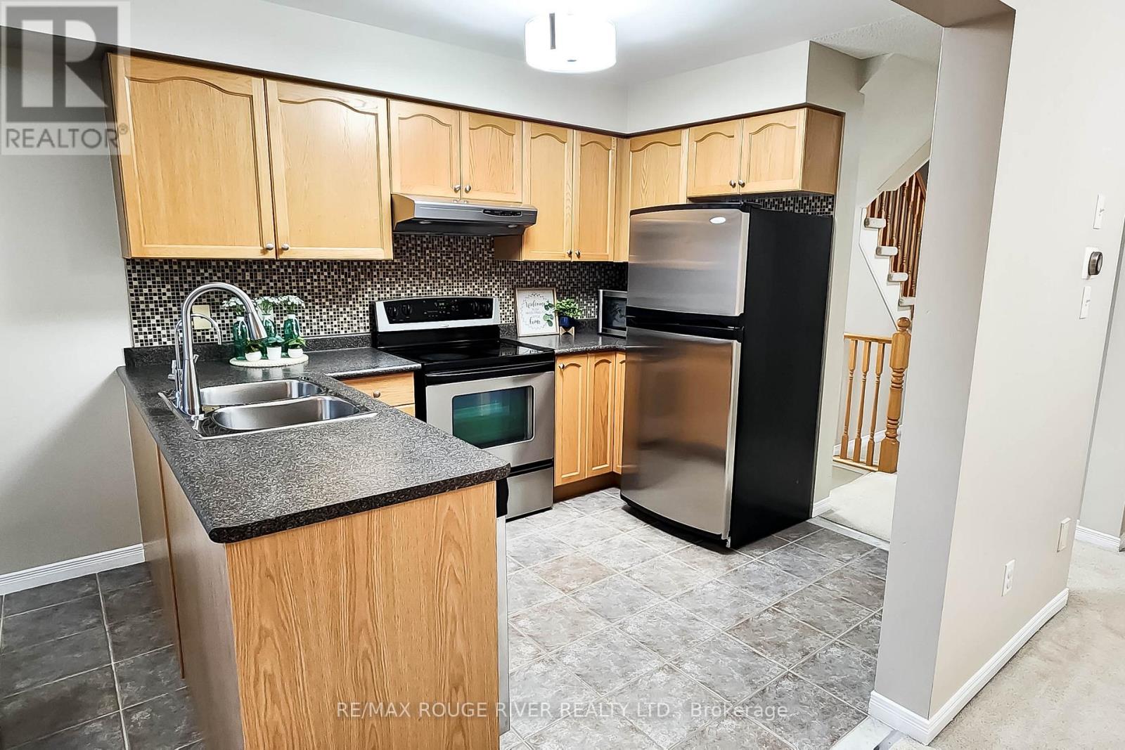 74 Meadow Wood Crescent, Hamilton, Ontario  L8J 3Z8 - Photo 7 - X12486973