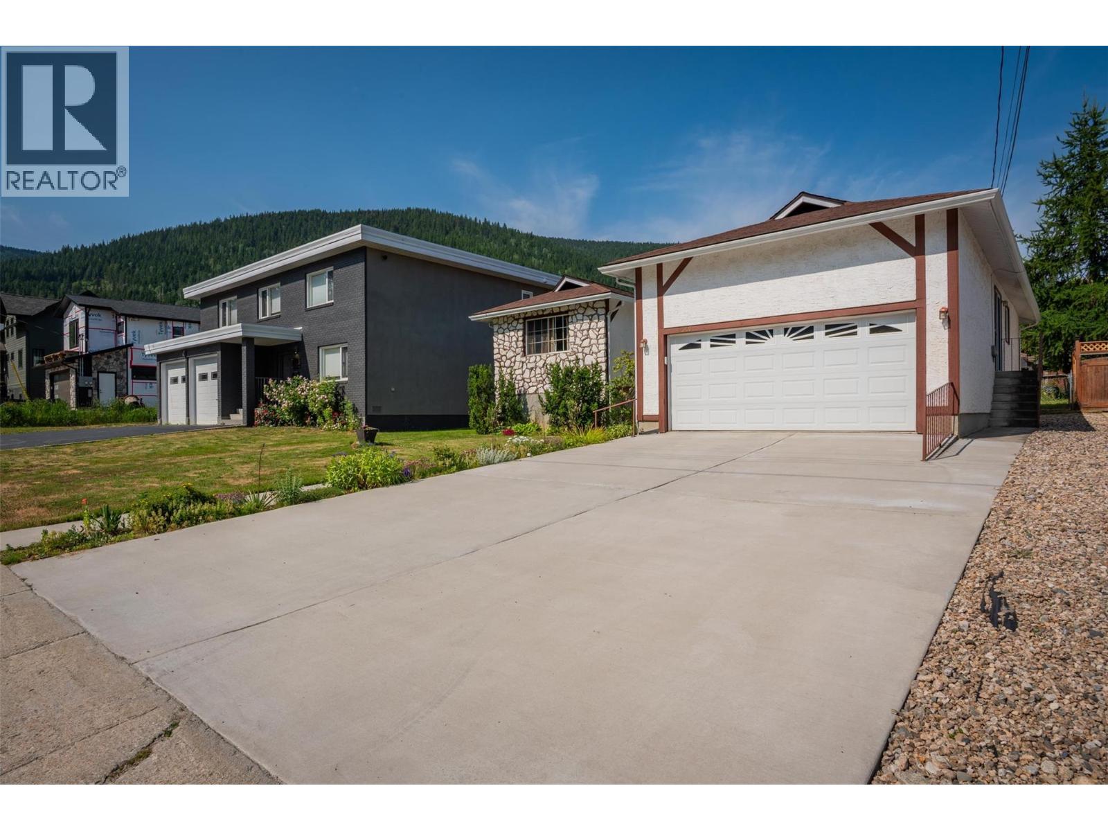 1820 Silver King Road, Nelson, British Columbia  V1L 1C7 - Photo 2 - 10366853