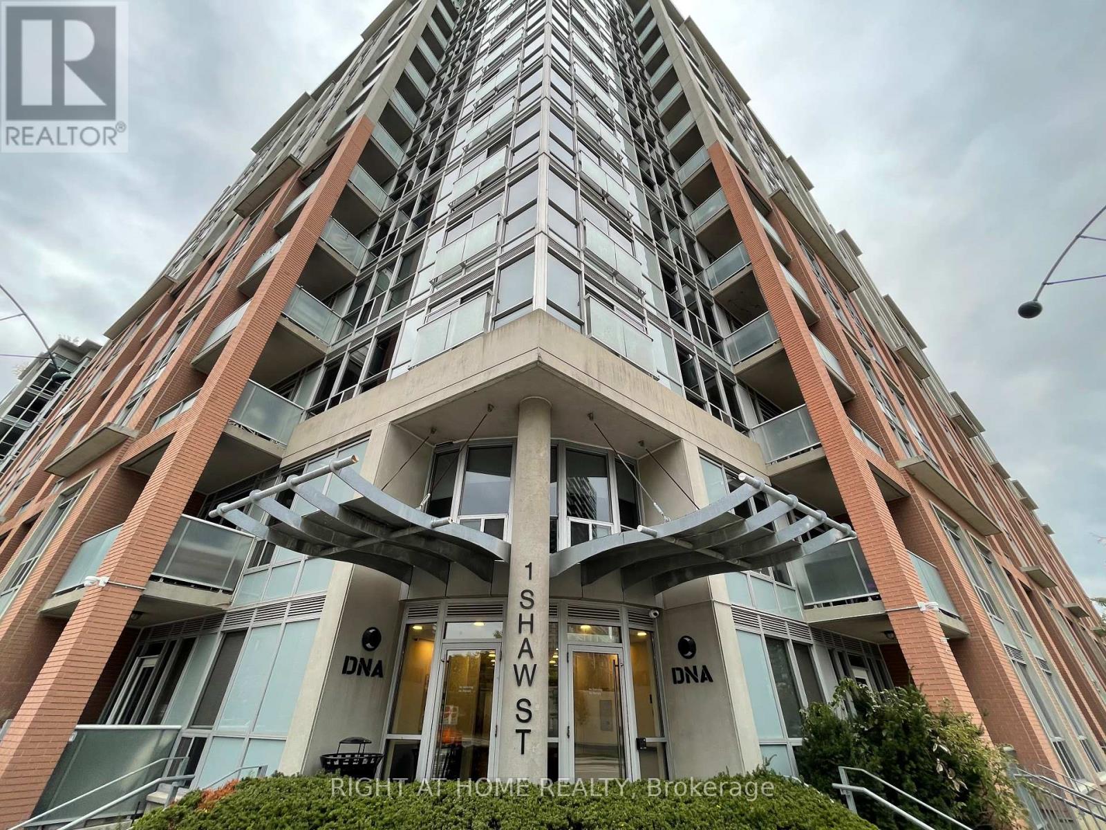 403 - 1 SHAW STREET, Toronto, Ontario