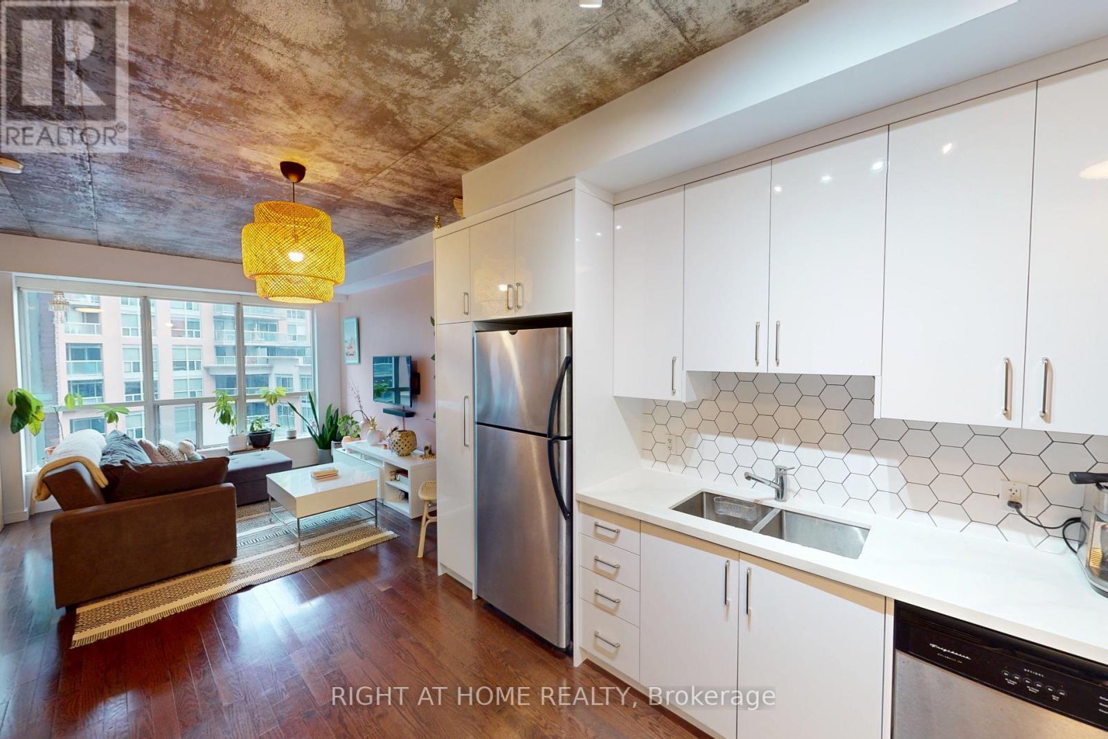 403 - 1 Shaw Street, Toronto, Ontario  M6K 0A1 - Photo 2 - C12487003