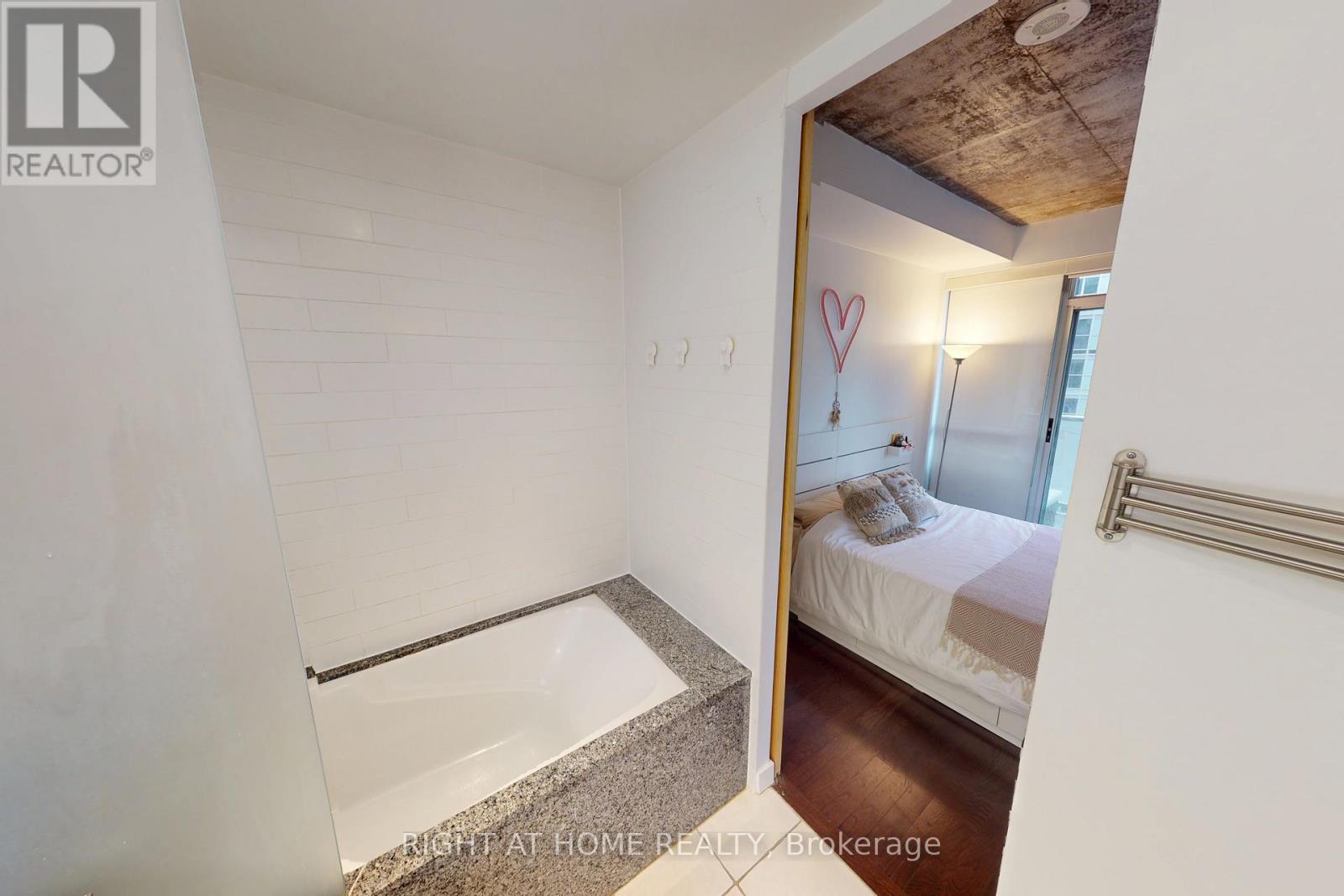 403 - 1 Shaw Street, Toronto, Ontario  M6K 0A1 - Photo 26 - C12487003