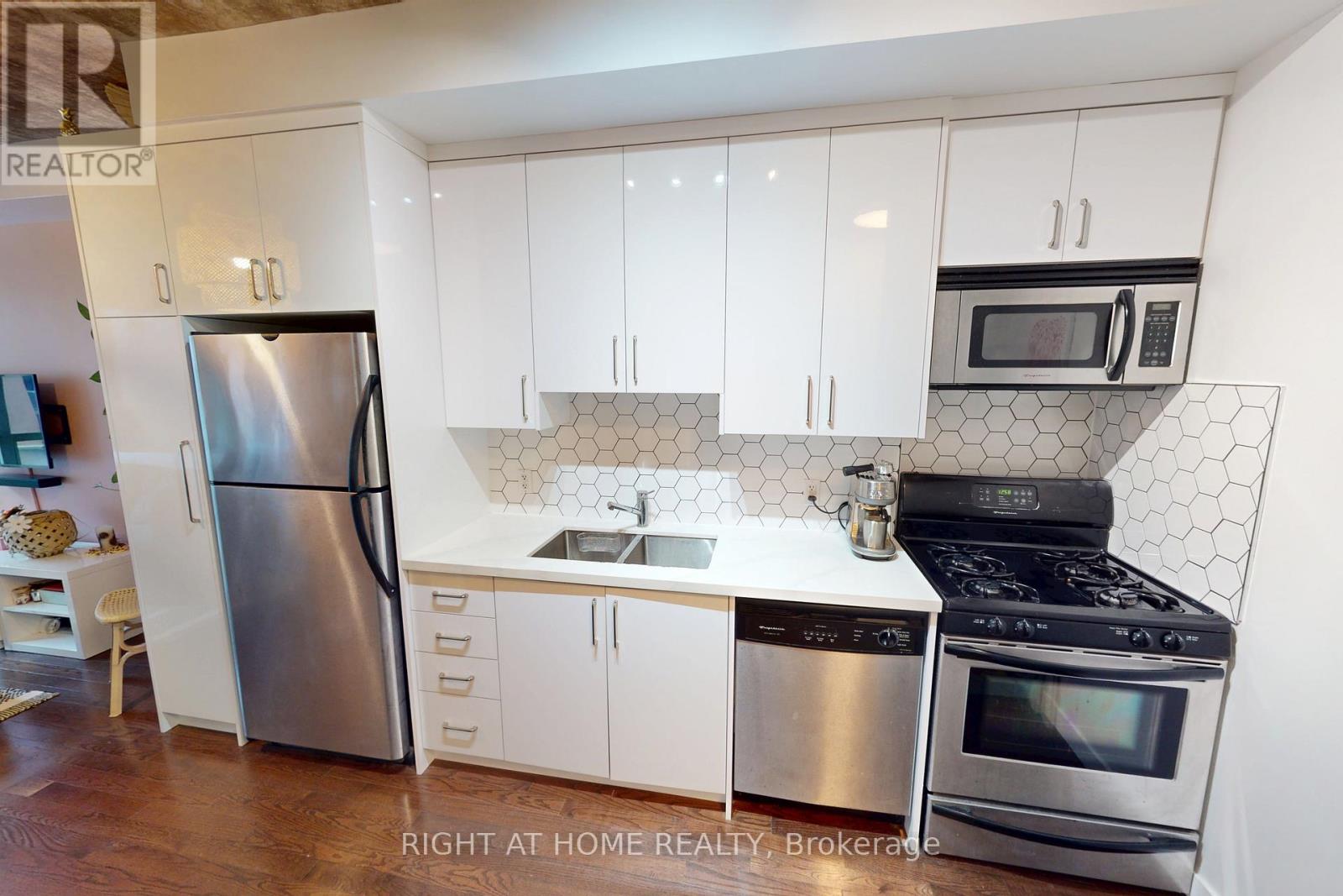 403 - 1 Shaw Street, Toronto, Ontario  M6K 0A1 - Photo 5 - C12487003