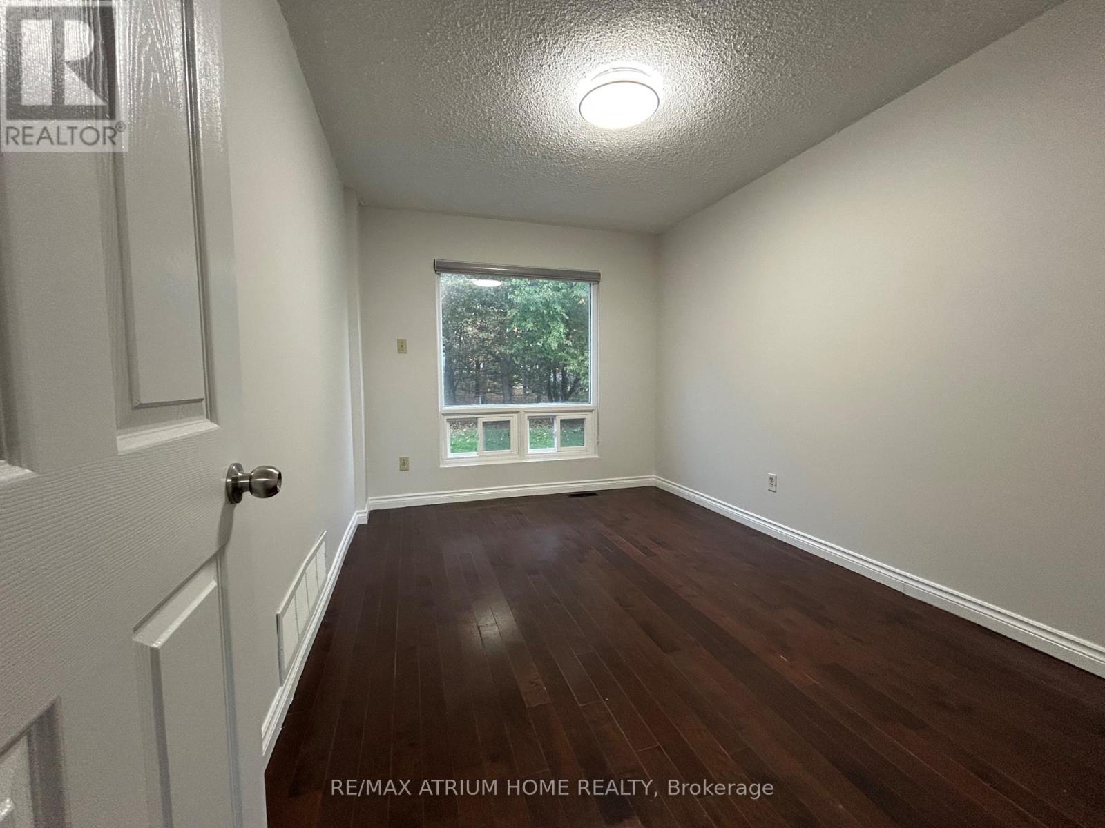 75 Mccool Court, Toronto, Ontario  M1V 2E3 - Photo 4 - E12487012