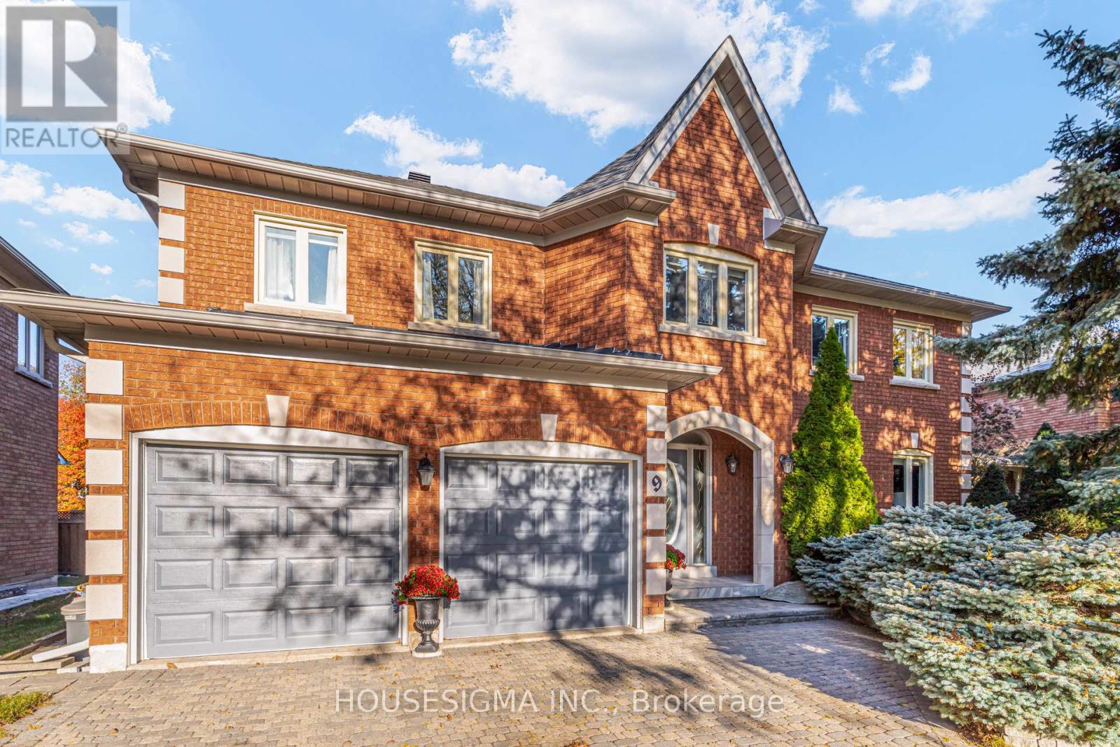 9 Montclair Road, Richmond Hill, Ontario  L4B 2T4 - Photo 2 - N12486991