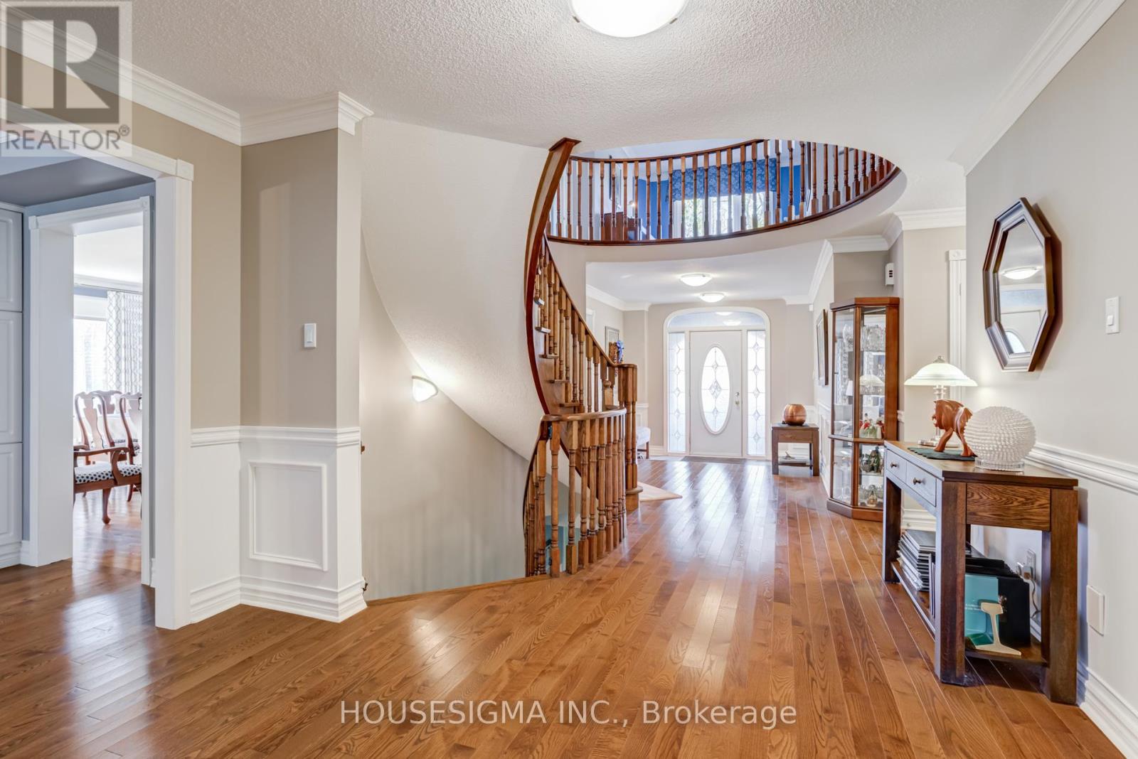 9 Montclair Road, Richmond Hill, Ontario  L4B 2T4 - Photo 4 - N12486991