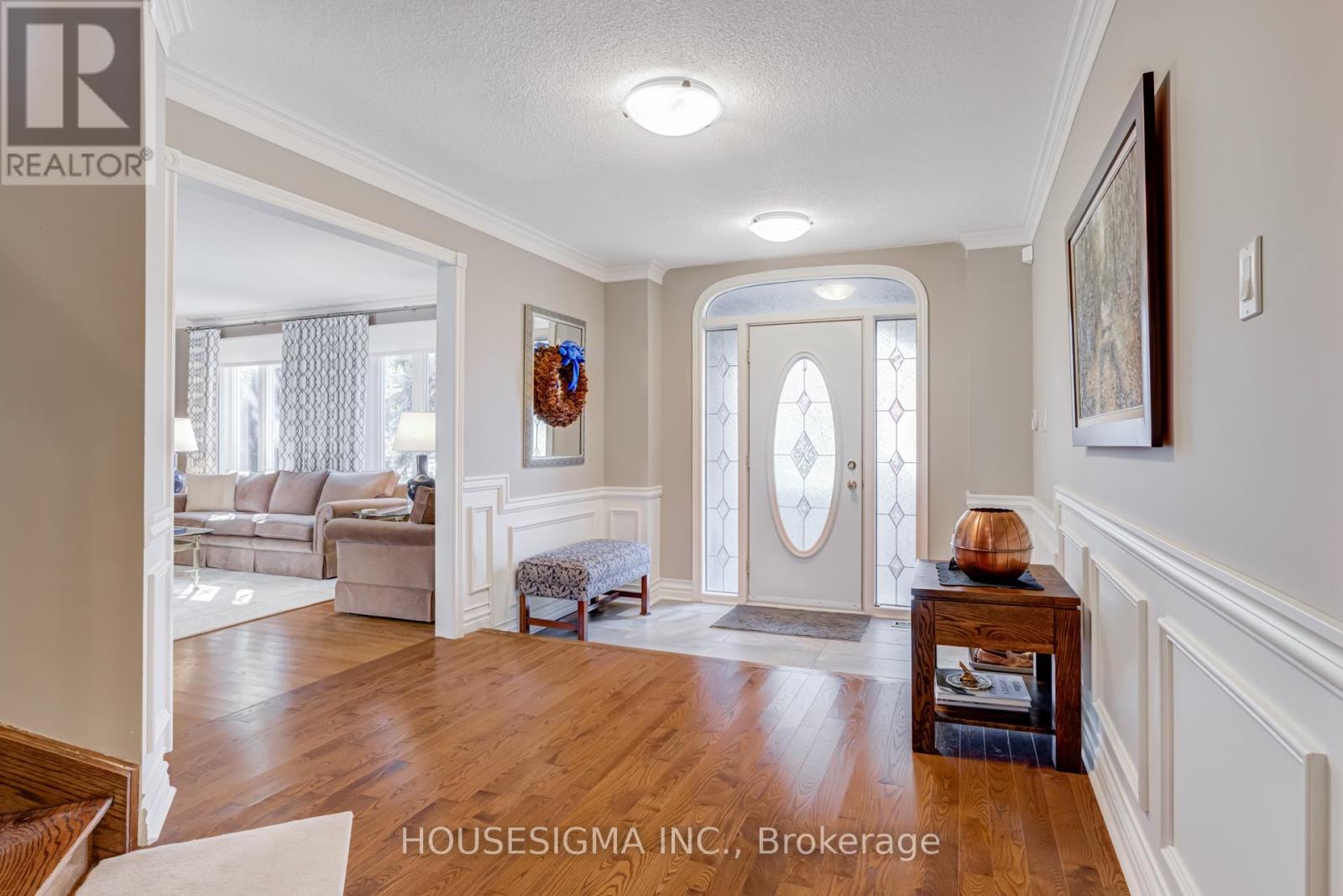 9 Montclair Road, Richmond Hill, Ontario  L4B 2T4 - Photo 5 - N12486991