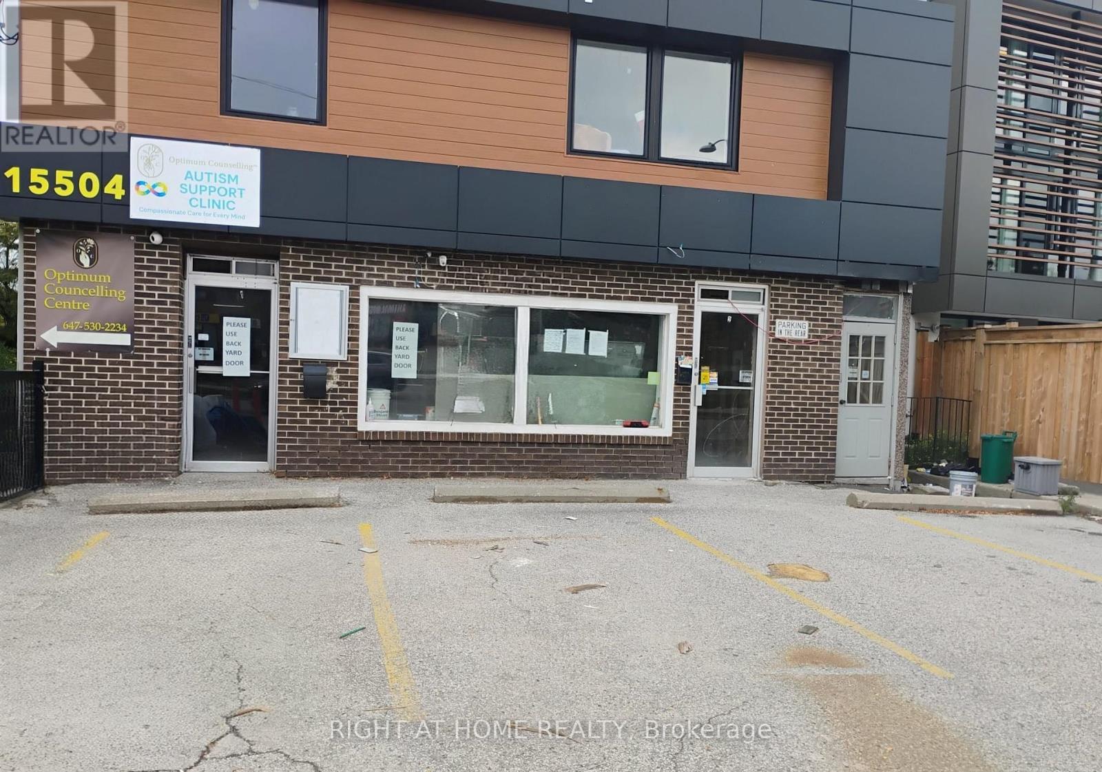 15504 YONGE STREET E, Aurora, Ontario