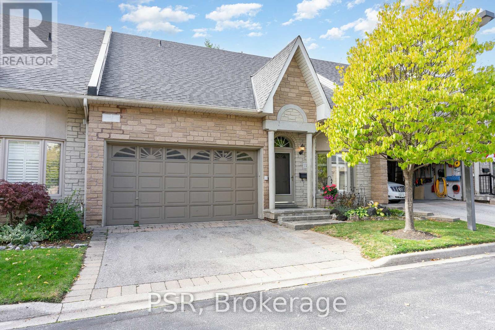 17 - 1010 Cristina Court, Mississauga, Ontario  L5J 4T7 - Photo 2 - W12486994