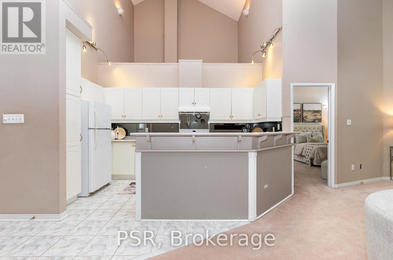 17 - 1010 Cristina Court, Mississauga, Ontario  L5J 4T7 - Photo 9 - W12486994