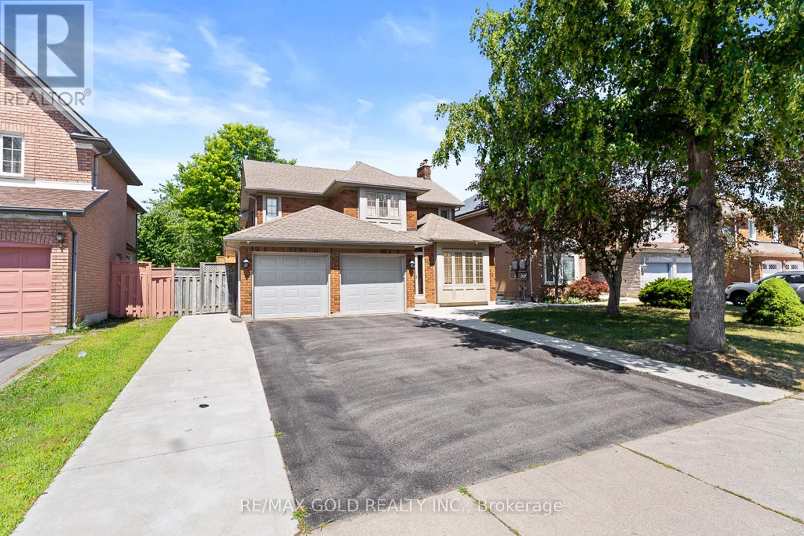 20 Mountainberry Road, Brampton, Ontario  L6R 1J2 - Photo 3 - W12487000