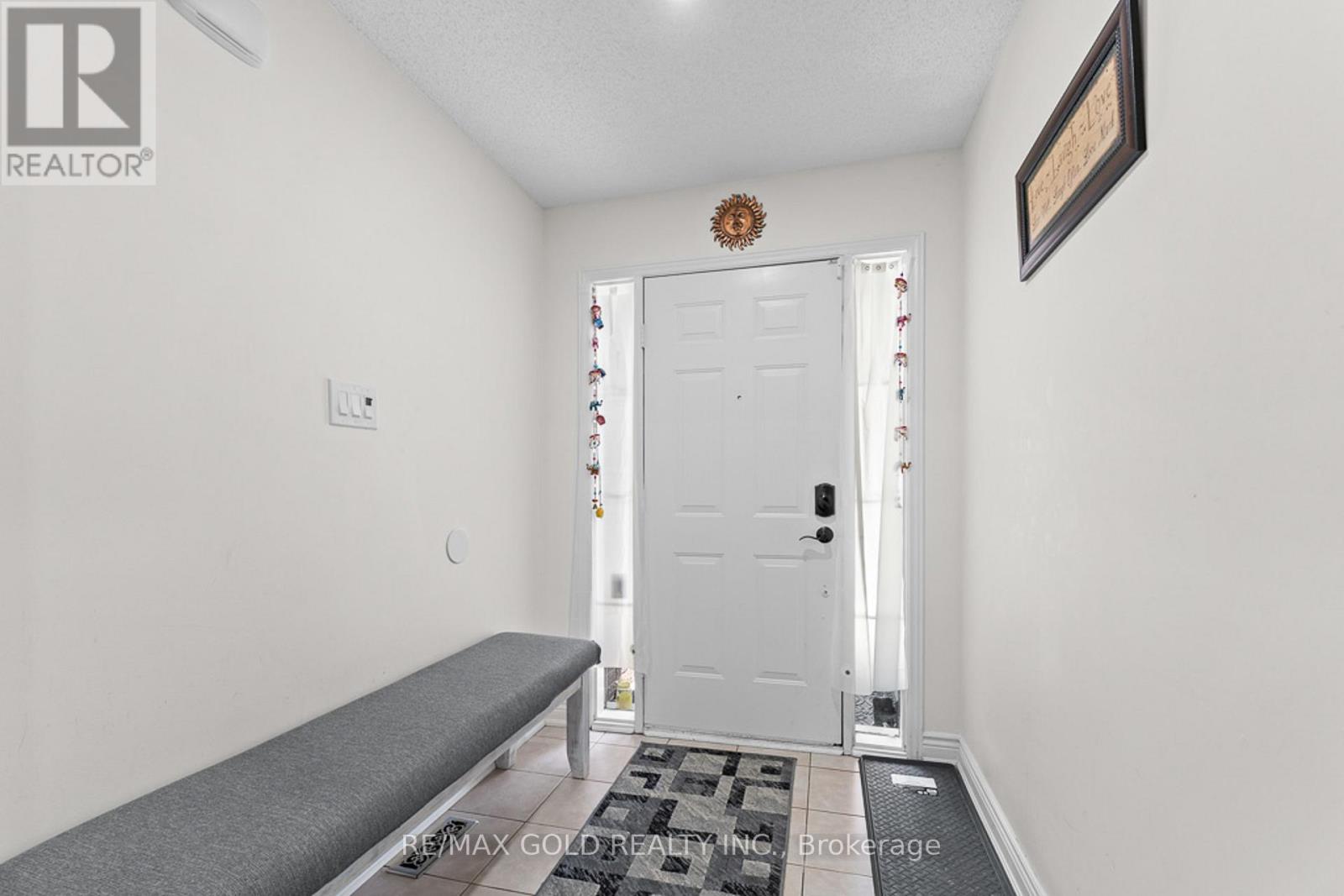 20 Mountainberry Road, Brampton, Ontario  L6R 1J2 - Photo 4 - W12487000