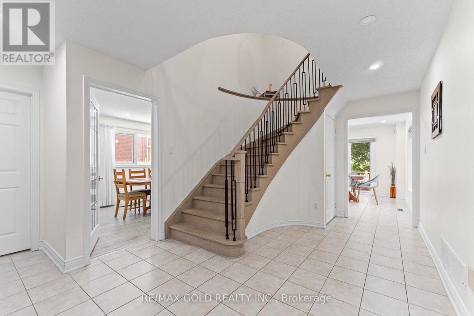 20 Mountainberry Road, Brampton, Ontario  L6R 1J2 - Photo 5 - W12487000