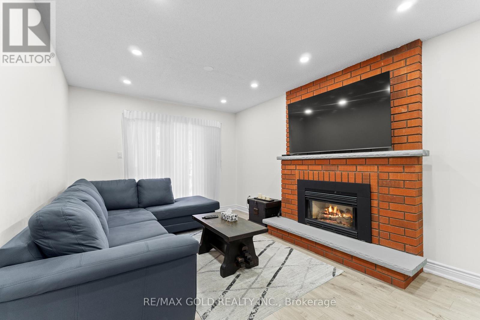 20 Mountainberry Road, Brampton, Ontario  L6R 1J2 - Photo 8 - W12487000