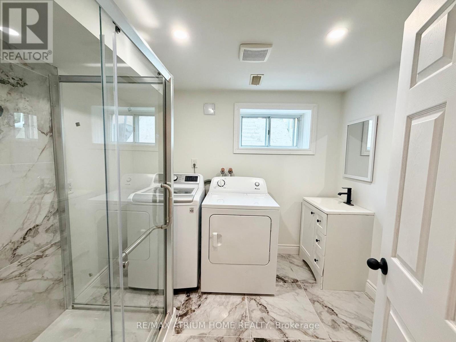 Ground Floor & Basement - 49 Howbert Drive, Toronto, Ontario  M9N 3L1 - Photo 11 - W12487006