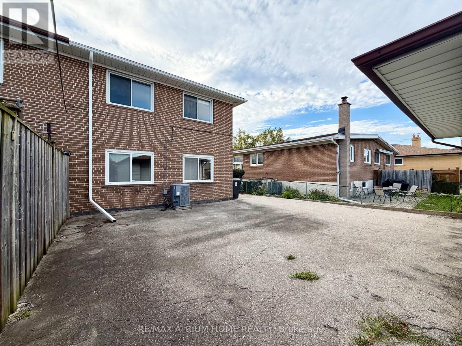 Ground Floor & Basement - 49 Howbert Drive, Toronto, Ontario  M9N 3L1 - Photo 23 - W12487006