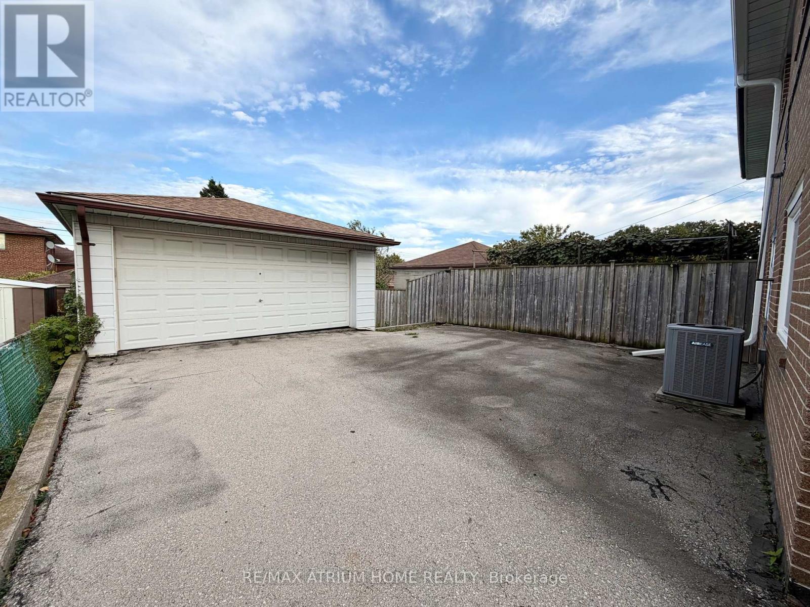 Ground Floor & Basement - 49 Howbert Drive, Toronto, Ontario  M9N 3L1 - Photo 25 - W12487006