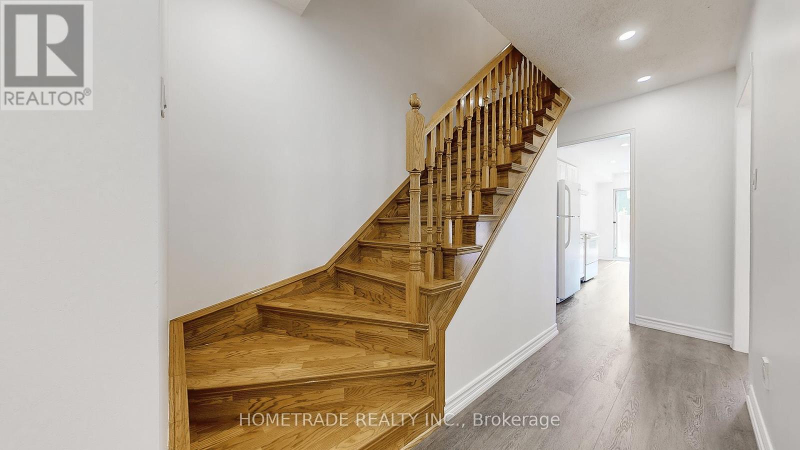 532 Steddick Court, Mississauga, Ontario  L5R 3T1 - Photo 6 - W12487008