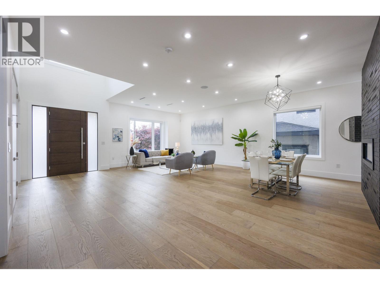 8475 12th Avenue, Burnaby, British Columbia  V3N 2L8 - Photo 4 - R3062528