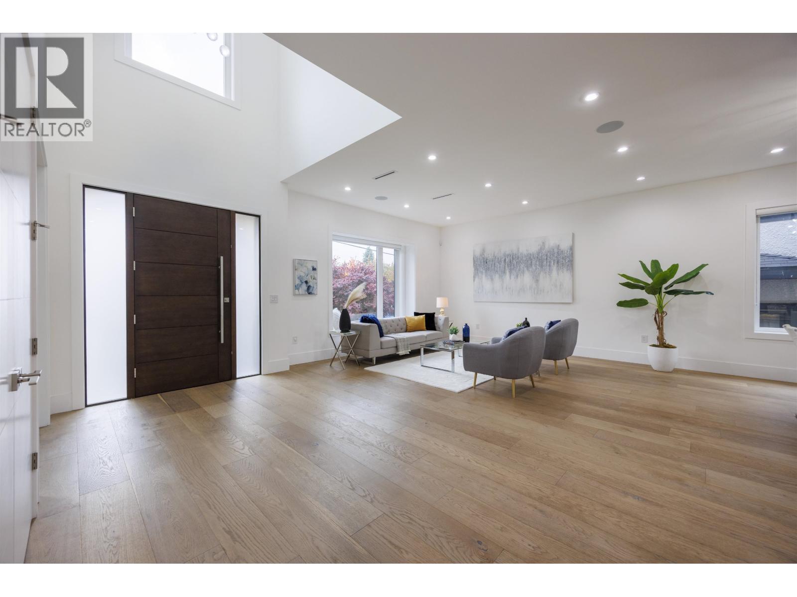 8475 12th Avenue, Burnaby, British Columbia  V3N 2L8 - Photo 3 - R3062528