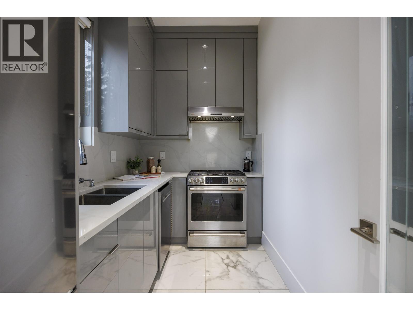 8475 12th Avenue, Burnaby, British Columbia  V3N 2L8 - Photo 17 - R3062528