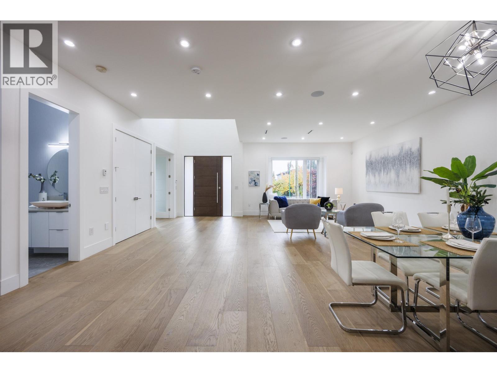 8475 12th Avenue, Burnaby, British Columbia  V3N 2L8 - Photo 2 - R3062528