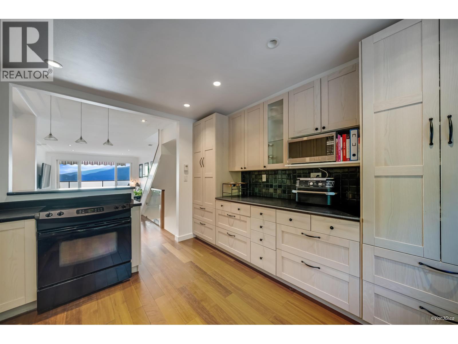 430 Crosscreek Road, Lions Bay, British Columbia  V0N 2E0 - Photo 14 - R3062695