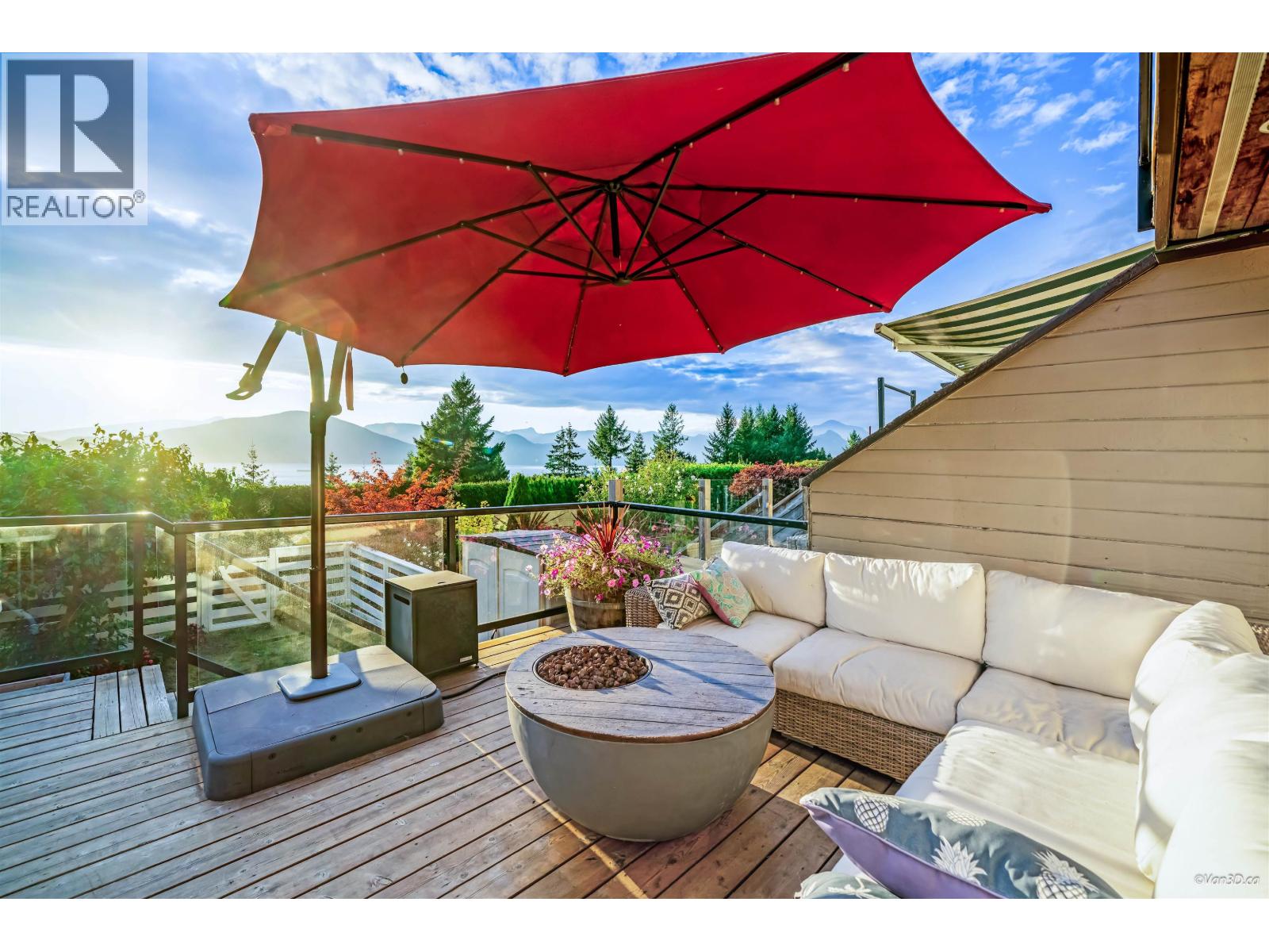 430 Crosscreek Road, Lions Bay, British Columbia  V0N 2E0 - Photo 1 - R3062695