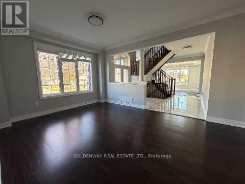 16 Jericho Avenue, Georgina, Ontario  L4P 0G9 - Photo 4 - N12365270