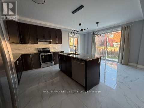 16 Jericho Avenue, Georgina, Ontario  L4P 0G9 - Photo 7 - N12365270