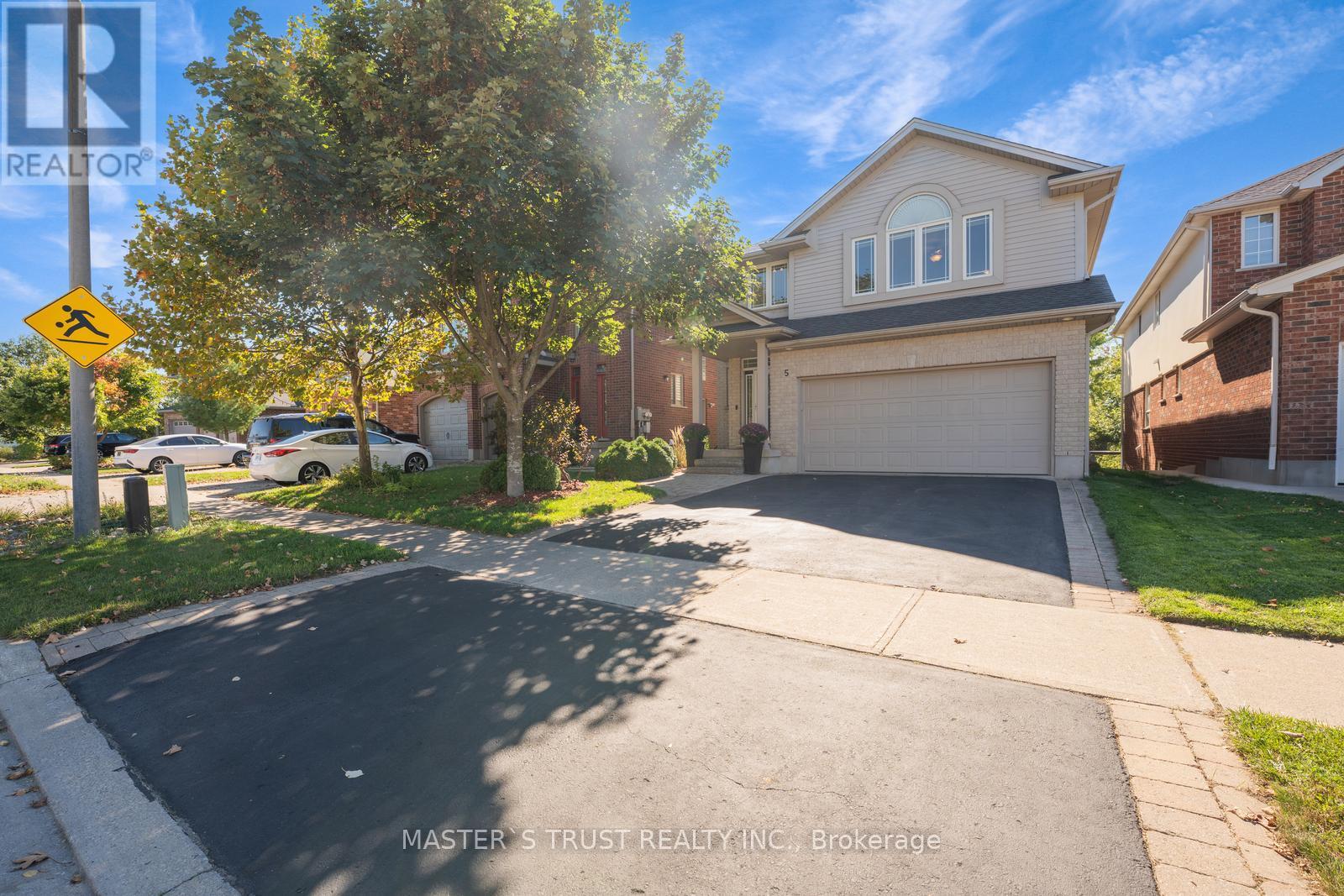 5 Howden Crescent, Guelph, Ontario  N1L 1T2 - Photo 2 - X12487016